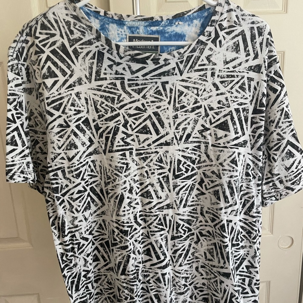 Patterned black and white print tee